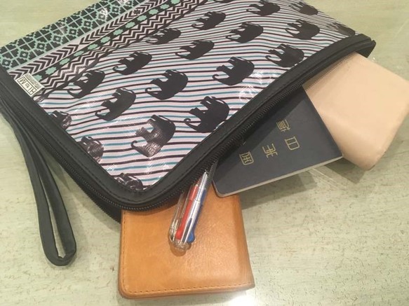 zou_ipadpouch_01